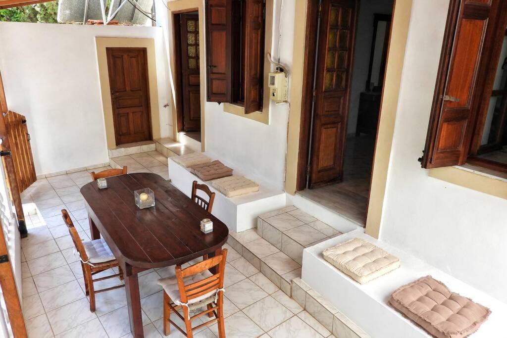 Apartment Traditional Efterpi Chalki Town